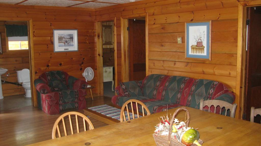 Отель Red Eagle Family Campground Банкрофт Номер фото